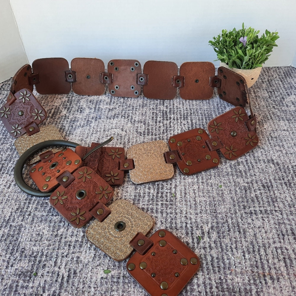 Fossil belt sz M leather concho boho embossed